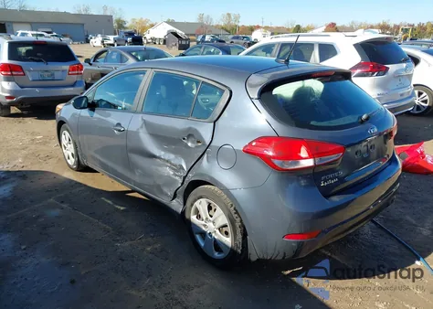 2016 Kia Forte Lx z USA, uszkodzony, nr VIN KNAFK5A81G5583629